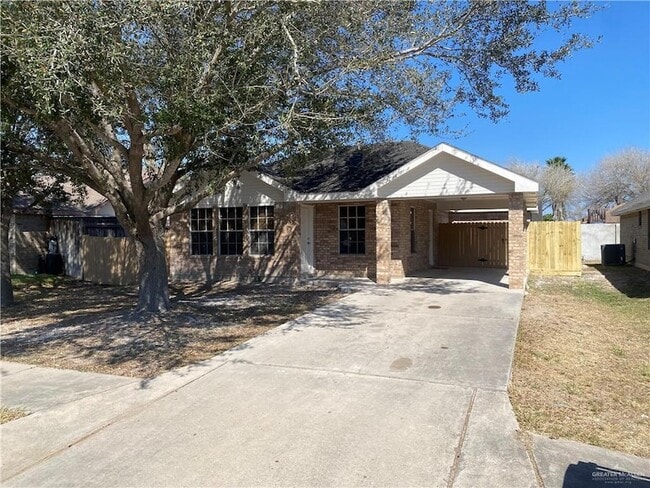 property at 3105 E Laurel St