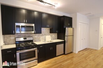 2203 W Eastwood Ave, Unit M453 in Chicago, IL - Building Photo - Building Photo