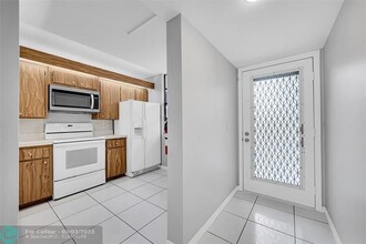 1713 Whitehall Dr in Davie, FL - Building Photo - Building Photo