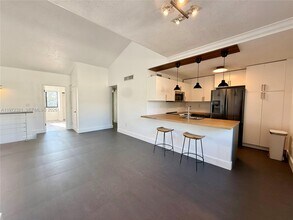 10231 Fontainebleau Blvd in Miami, FL - Building Photo - Building Photo