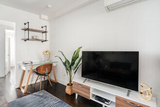 359 W 39th St in New York, NY - Building Photo - Building Photo