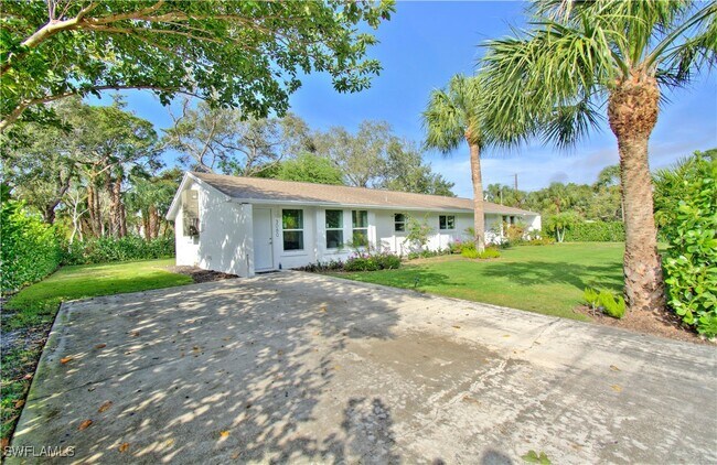 3080 Coco Ave in Naples, FL - Building Photo - Building Photo