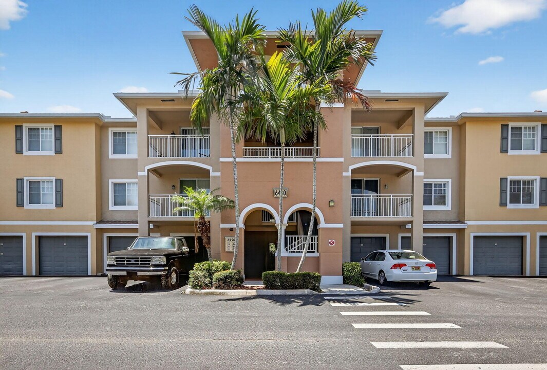 6450 Emerald Dunes Dr in West Palm Beach, FL - Building Photo