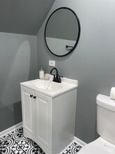 10422 S Avenue L, Unit Upper in Chicago, IL - Foto de edificio - Building Photo