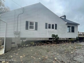 154 Weatherwax Rd in Poestenkill, NY - Building Photo - Building Photo