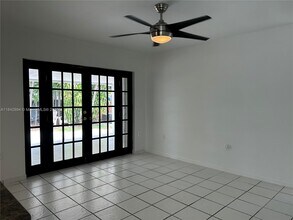 955 SW 87th Ct in Miami, FL - Building Photo - Building Photo