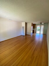 6321 Leola Way in Sacramento, CA - Building Photo - Building Photo