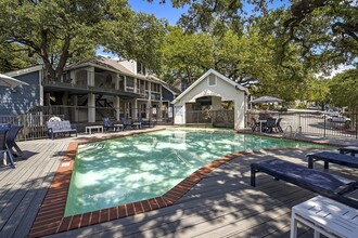 Bartons Mill Apartments in Austin, TX - Foto de edificio - Building Photo