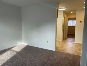 Cedarwood Apartments in Roanoke, VA - Building Photo - Interior Photo