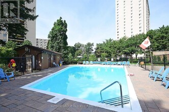 820 Burnhamthorpe Rd in Toronto, ON - Building Photo - Building Photo