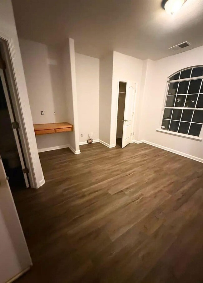 property at 2804 E Deyoung Dr