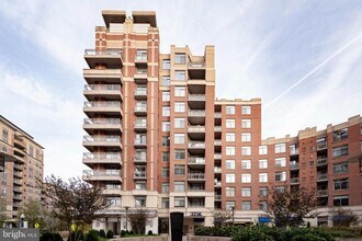 3600 S Glebe Rd in Arlington, VA - Foto de edificio - Building Photo