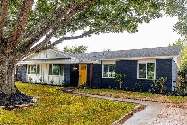 property at 811 Matchett St