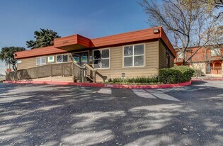 Oak Terrace in San Antonio, TX - Building Photo