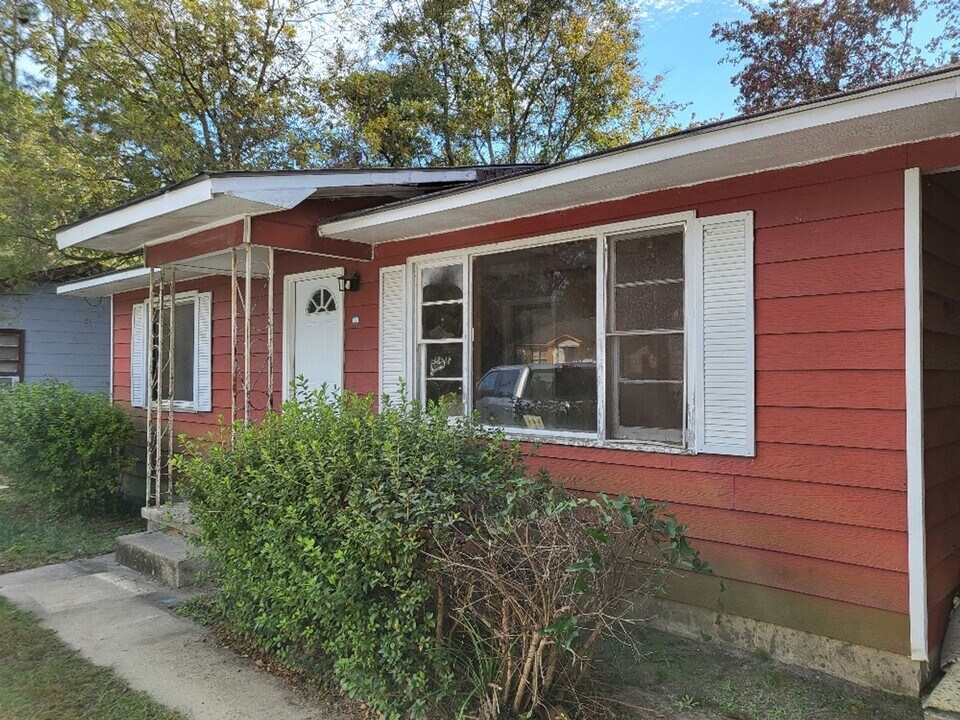 710 Linwood Ave in Dublin, GA - Building Photo