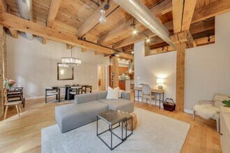 154 W Hubbard St in Chicago, IL - Building Photo - Building Photo