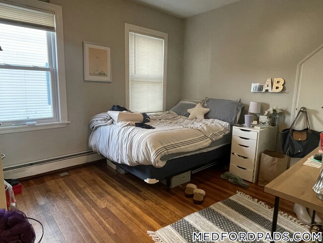 15 Taylor St