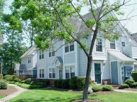 400 Bracknell Arch, Unit K in Chesapeake, VA - Building Photo