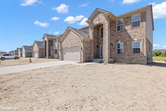 23827 Shadow Woods Dr in Macomb, MI - Building Photo - Building Photo