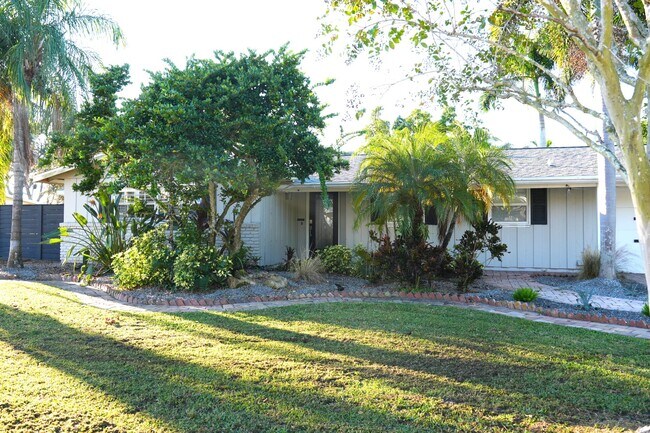 2412 Clematis St in Sarasota, FL - Building Photo - Building Photo