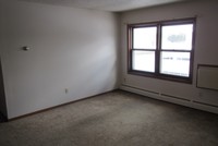 1235 Lincoln St, Unit 4 in Antigo, WI - Foto de edificio - Building Photo