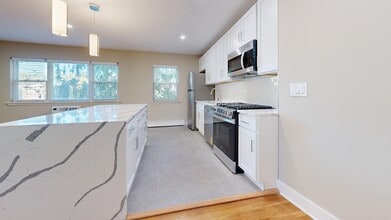 The Crossings at One in Fords, NJ - Foto de edificio - Building Photo