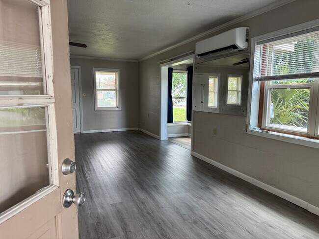 304 N Rockingham Ave in Tavares, FL - Building Photo - Building Photo