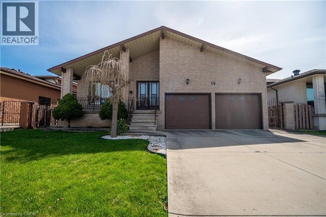 property at 19 Pavarotti Ct