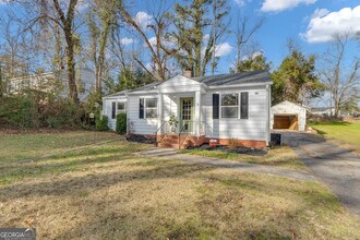 9 Meridian Dr in Newnan, GA - Building Photo - Building Photo