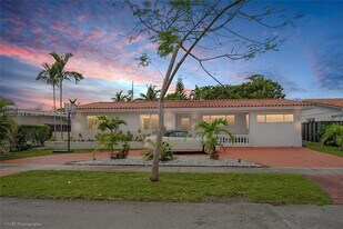 19330 NE 18th Pl in North Miami Beach, FL - Building Photo