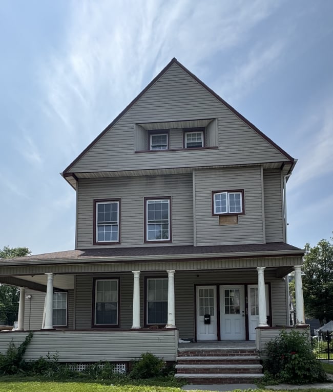 63 Hawthorne Ave