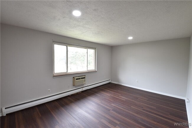 28 Mallory Rd in Tonawanda, NY - Building Photo - Building Photo