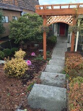 5728 S Ryan St in Seattle, WA - Foto de edificio - Building Photo