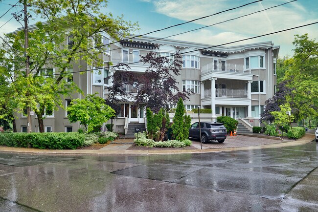 75 Crescent Rd in Toronto, ON - Building Photo - Building Photo