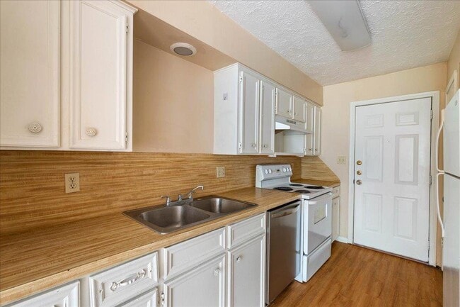 property at 908 N LBJ Dr