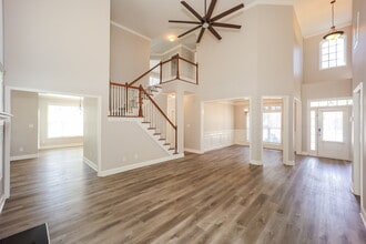 106 Fairway Dr in Newnan, GA - Foto de edificio - Building Photo