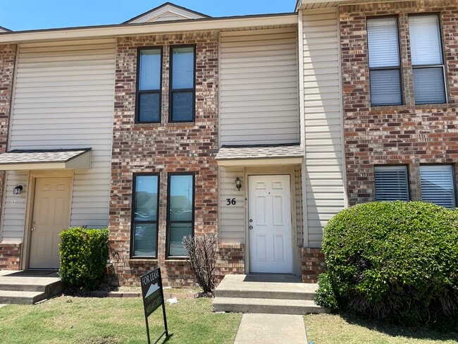 property at 1901 E Lindsey St