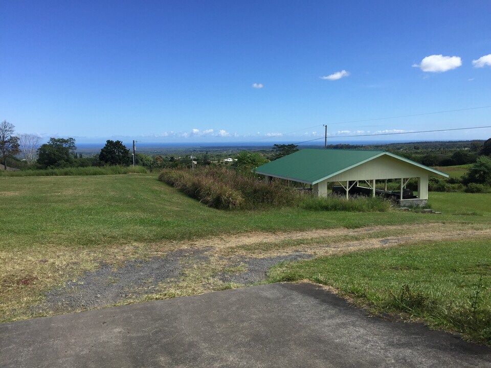 235 Waikahe Rd in Hilo, HI - Building Photo