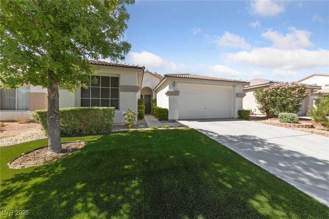 2601 Bahama Point Ave in North Las Vegas, NV - Building Photo