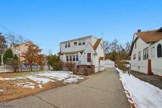1133 Goffle Rd in Hawthorne, NJ - Building Photo - Building Photo