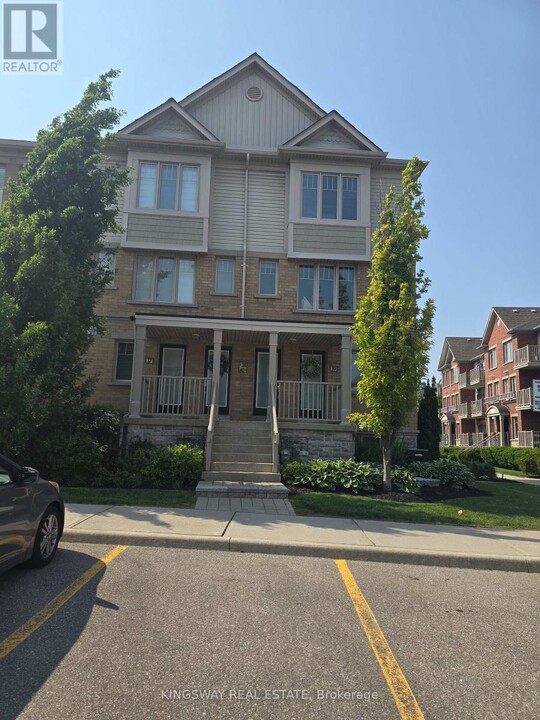 3250-3250 Bentley Dr in Mississauga, ON - Building Photo