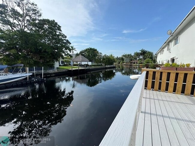 property at 1816 E Oakland Park Blvd