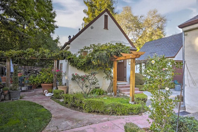 property at 1942 Cno. A Los Cerros