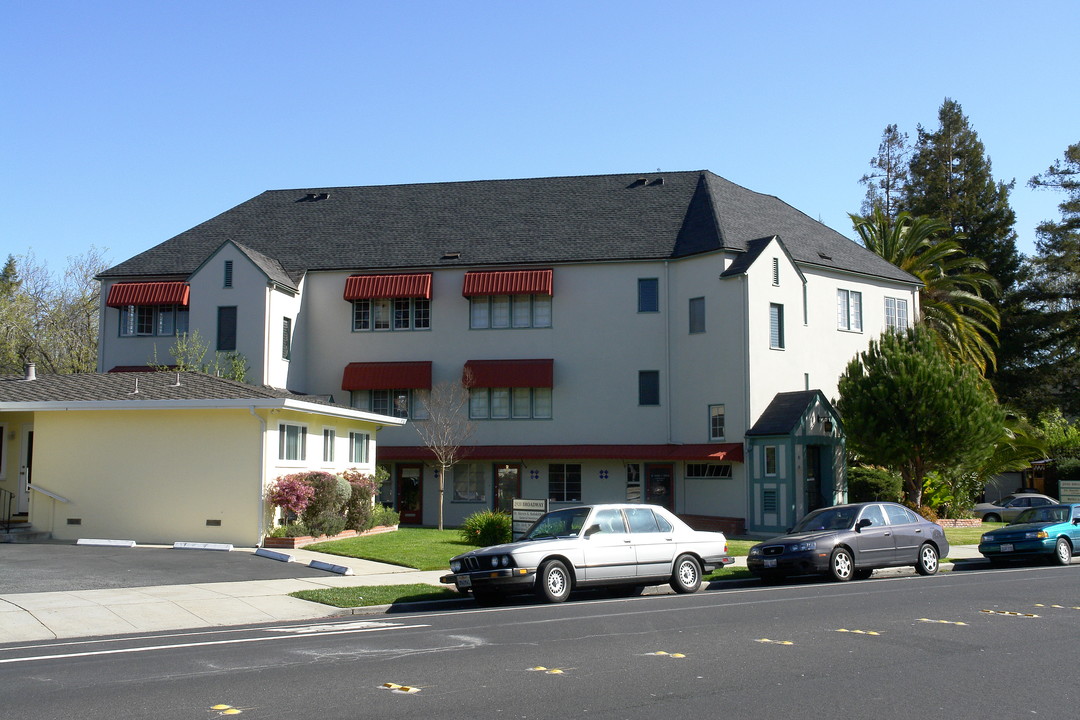 2900 Broadway in Redwood City, CA - Building Photo