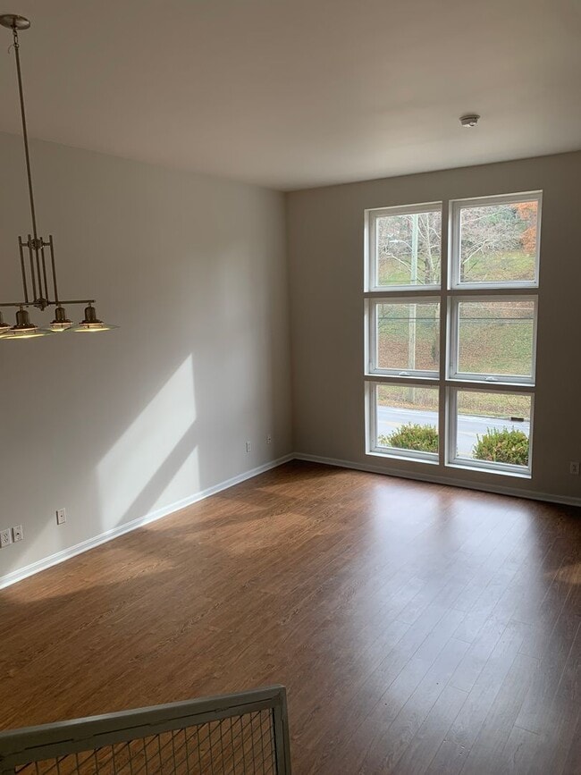 2745 Grinstead Dr in Louisville, KY - Foto de edificio - Building Photo