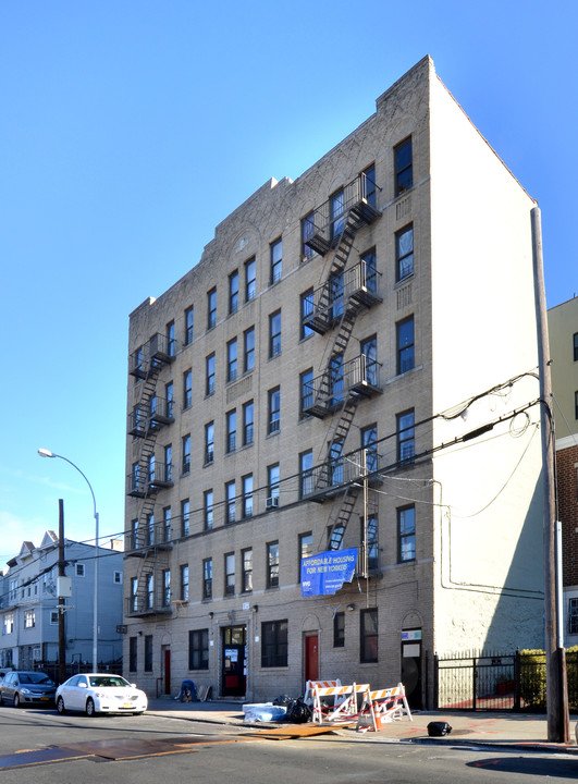 2028 Washington Ave in Bronx, NY - Building Photo