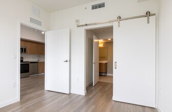 375 N Biscayne River Dr, Unit B1 in Miami, FL - Foto de edificio - Building Photo
