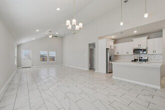 112 Comet Pointe Dr in Andice, TX - Building Photo - Building Photo