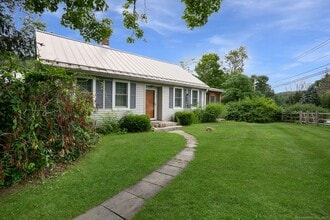 2 Valley Rd in New Preston Marble Dale, CT - Foto de edificio - Building Photo