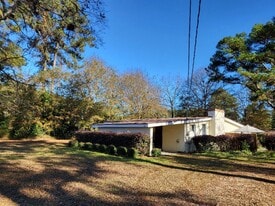 419 Airport Rd in Dublin, GA - Building Photo